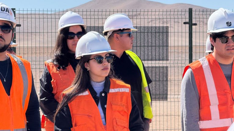 CDEA-UA recibió a estudiantes de SERC Chile en jornada de vinculación académica y tecnológica