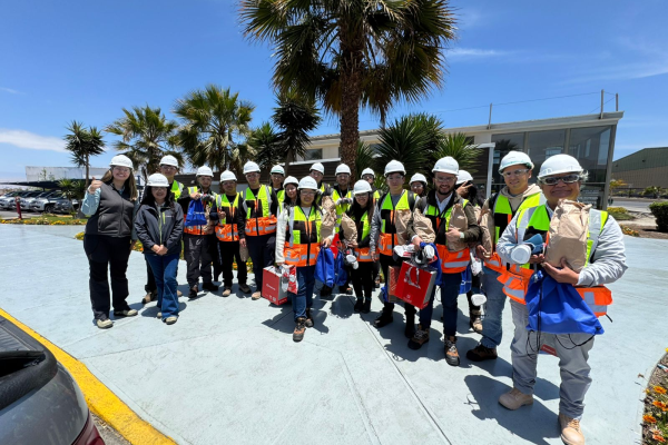 Estudiantes de la Facultad de Ingeniería de la UA Exploran Molynor: Conociendo Procesos Industriales y Recibiendo una Cálida Bienvenida